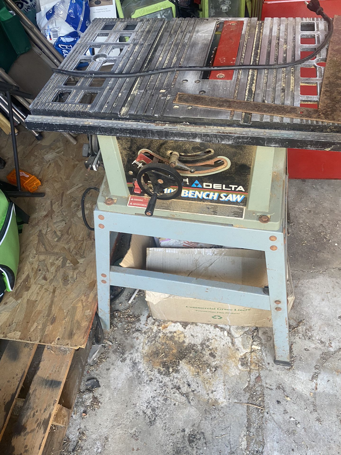 Electric Saw Table With Power Saw