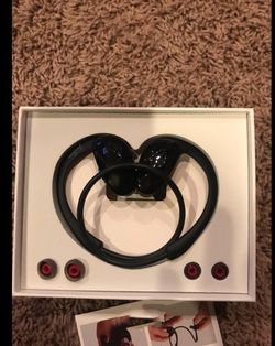 Bluetooth 4.2 Headset Ultra-light Wireless Sport MP3 Headphones with MIC and Volume Control, Built-in 8GB Memory, Sweatproof Running Stereo Earphones