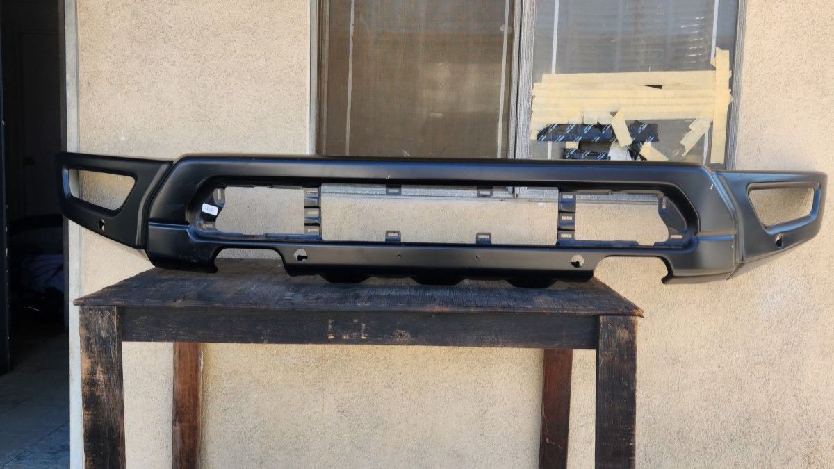 2021-2024 Ford F150/F-150 Raptor Front Bumper. OEM