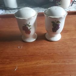 Vintage Salt & Pepper Shaker Gold Trimed
