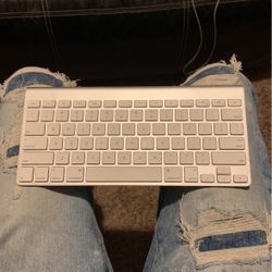 Apple Blue Tooth Keyboard 