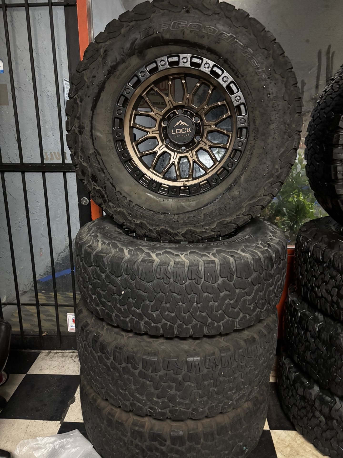 Bendo Un Set De Rines Nuevos Con Llantas Usadas Para FOR