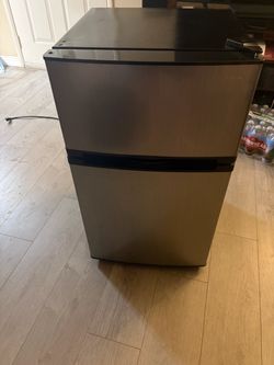 Insignia mini fridge