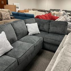 💐Altari Slate 2-Piece Left-Arm Facing Sectional With Chaise
Ashley Furniture$20 Down Payment and delivery available 