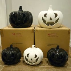 Halloween Decor, Large Ceramic pumpkin with LED lights (BRAND NEW)