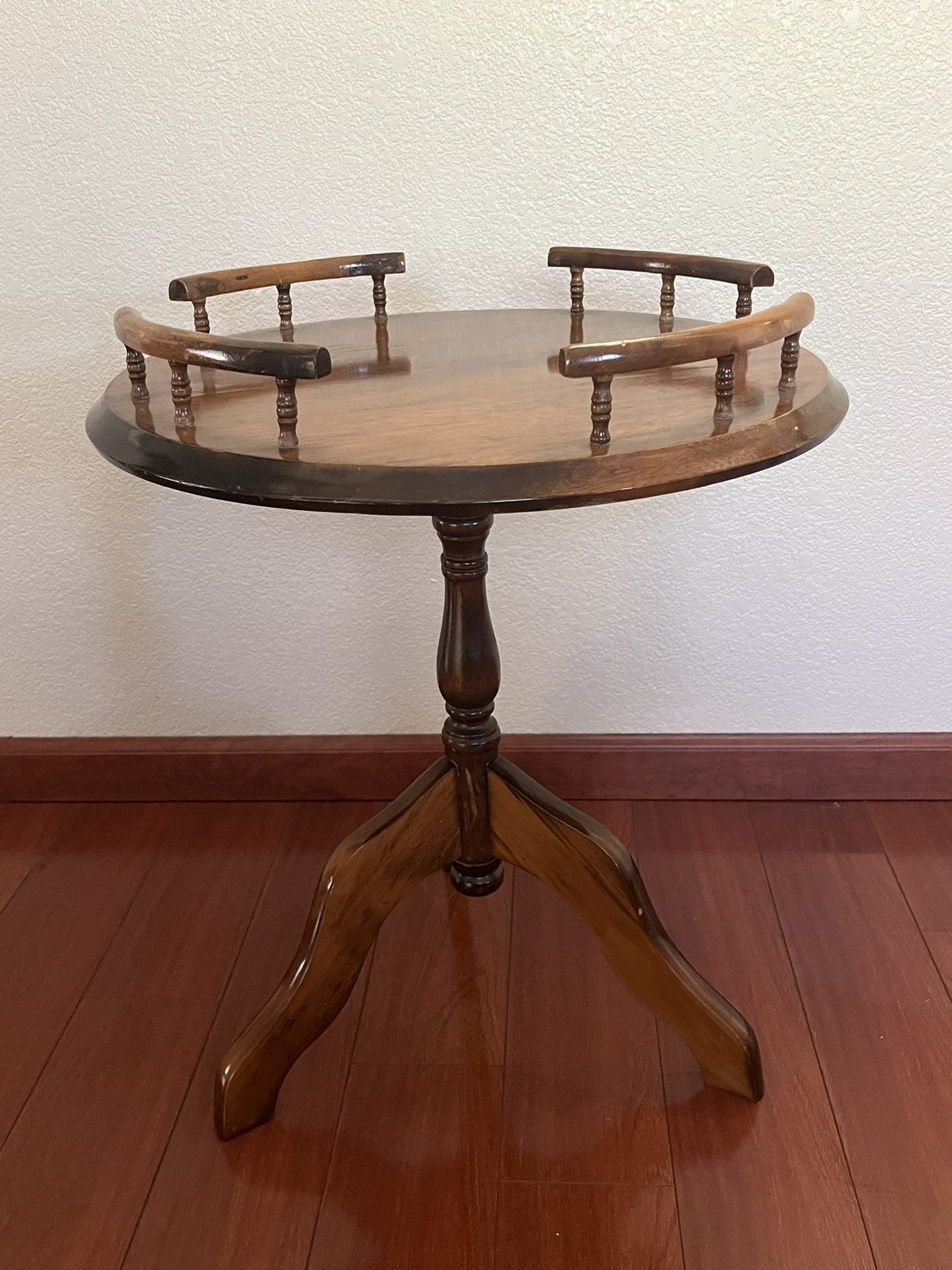 Round Side Table