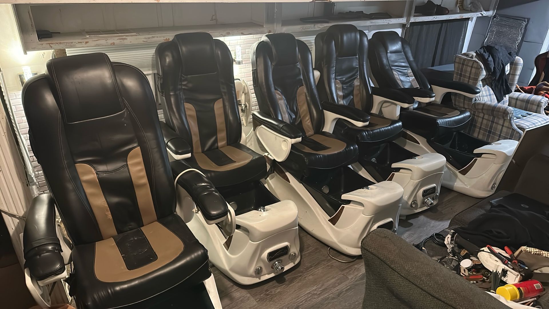 Massage Chair - Pedicure bath Tub
