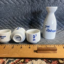 Vintage Japanese Porcelain Rice Wine Sake Set 4 pc Hakusan