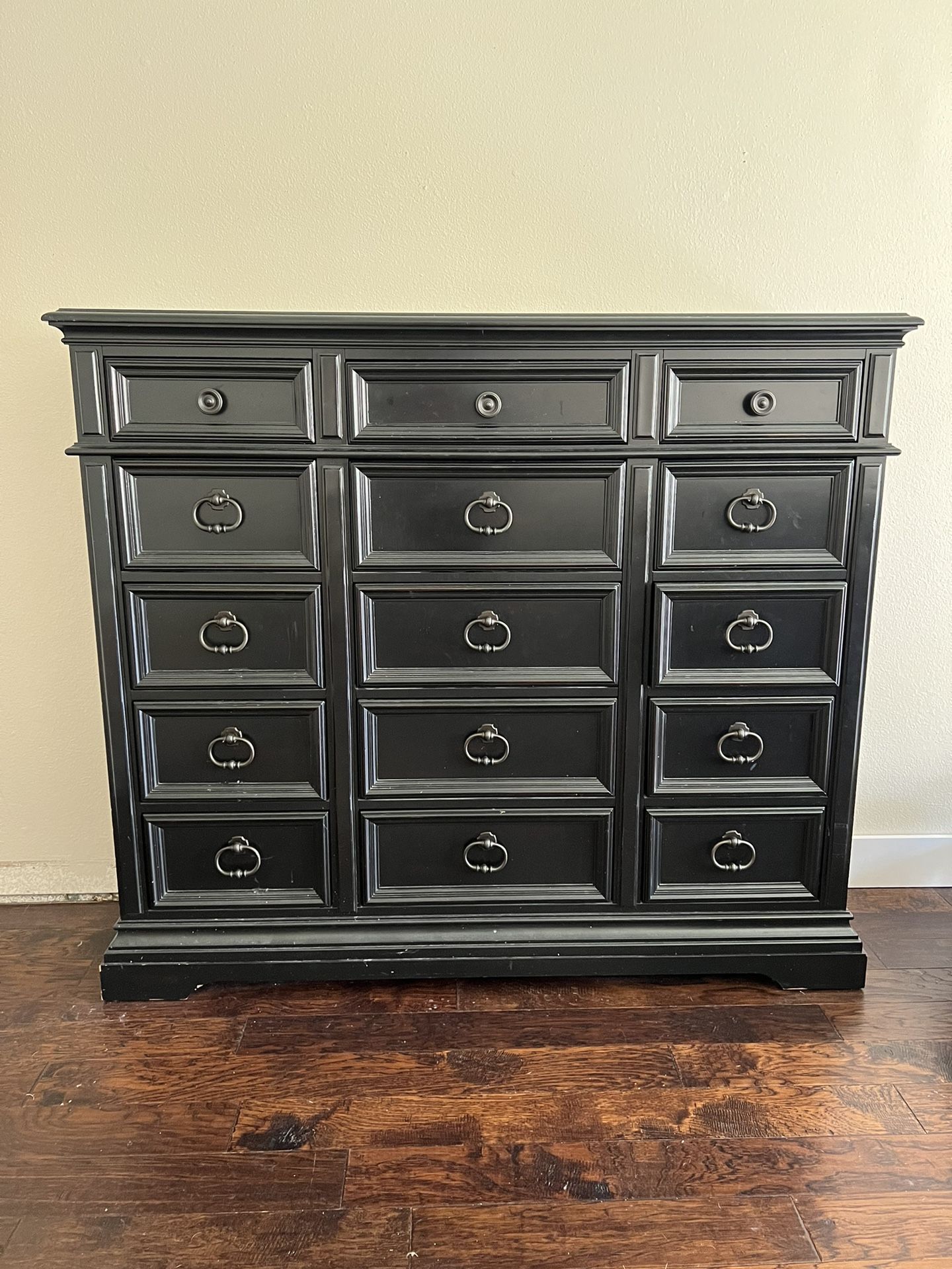 Haverty’s Dresser, Chest, and Nightstand for Sale in San Antonio, TX