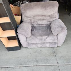 Wide recliner