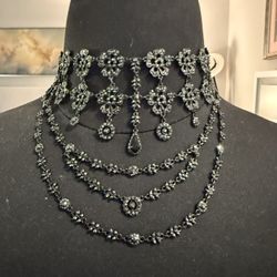 Gorgeous Choker With Layers 