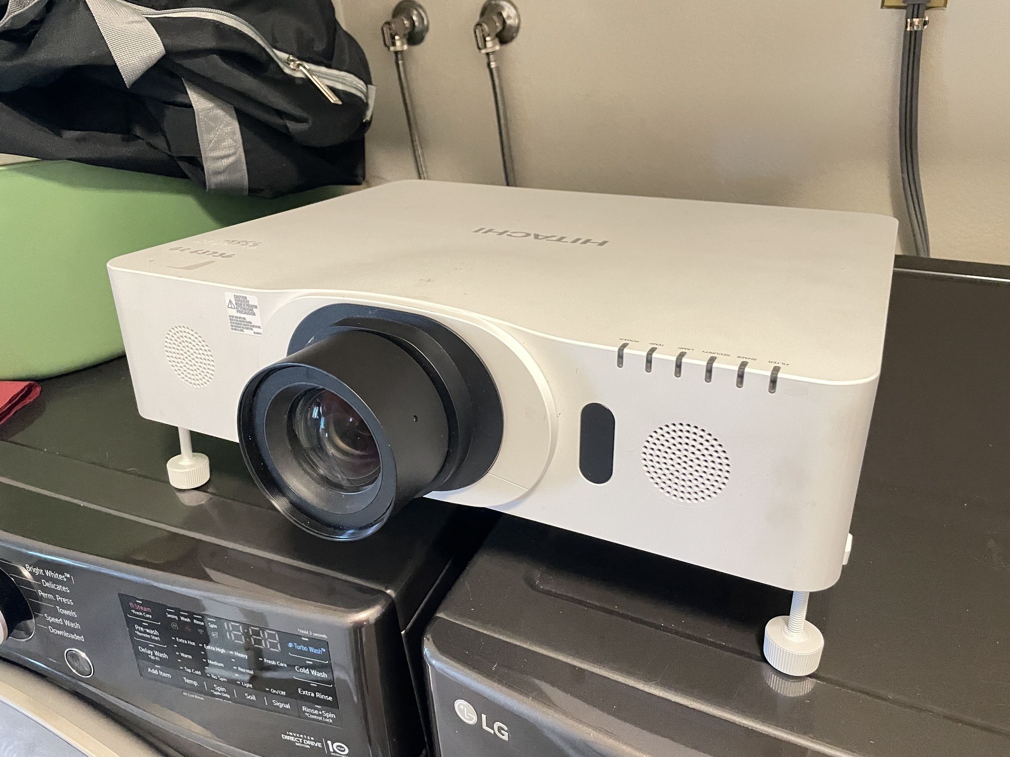 Hitachi 4200 Lumens HDMI Video Projector