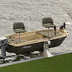 Sun Dolphin Pro 120 2-Man Fishing Boat, Padded Swivel Seats
