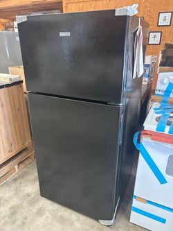 Hotpoint 15.6 cu. ft. Top Freezer Refrigerator in Black