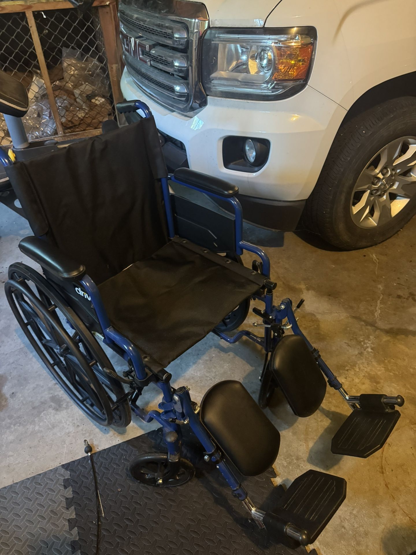 Collapsible wheelchair