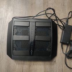 Netgear Nighthawk X6 AC3200 Tri-Band WiFi Router (Model: R8000) For Sale 