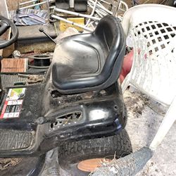 Slightly Used riding Lawnmower / Tractor 