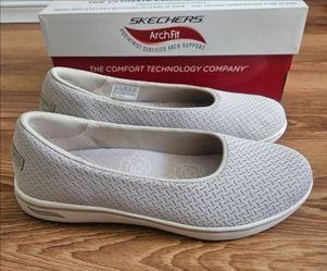 Skechers Arch Fit Uplift Women's Shoes Size 8 – Taupe