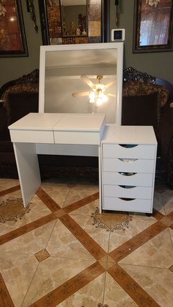 BANITY Chest of Drawers and Large Mirror