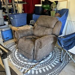 La-Z-Boy Electric Recliner. Plugs In. Remote. Massager. Heated. 