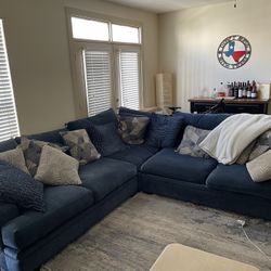 Cindy Crawford Blue L-sectional Couch. 12’ x 12’