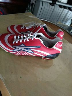 Soccer shoes