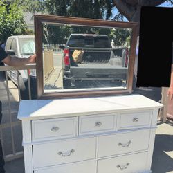 Dresser With Mirror 