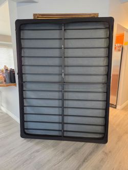 Queen size matress frame