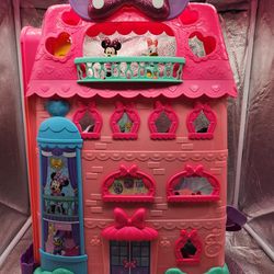 26 Piece Disney Minnie Mouse Doll House Bowtel Sweet Hotel with Figures & Furniture