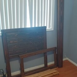 Twin Bed Frame - Wooden - Great Condition 