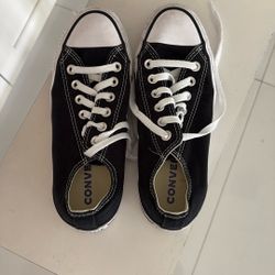 Women’s 6.5 black Converse 