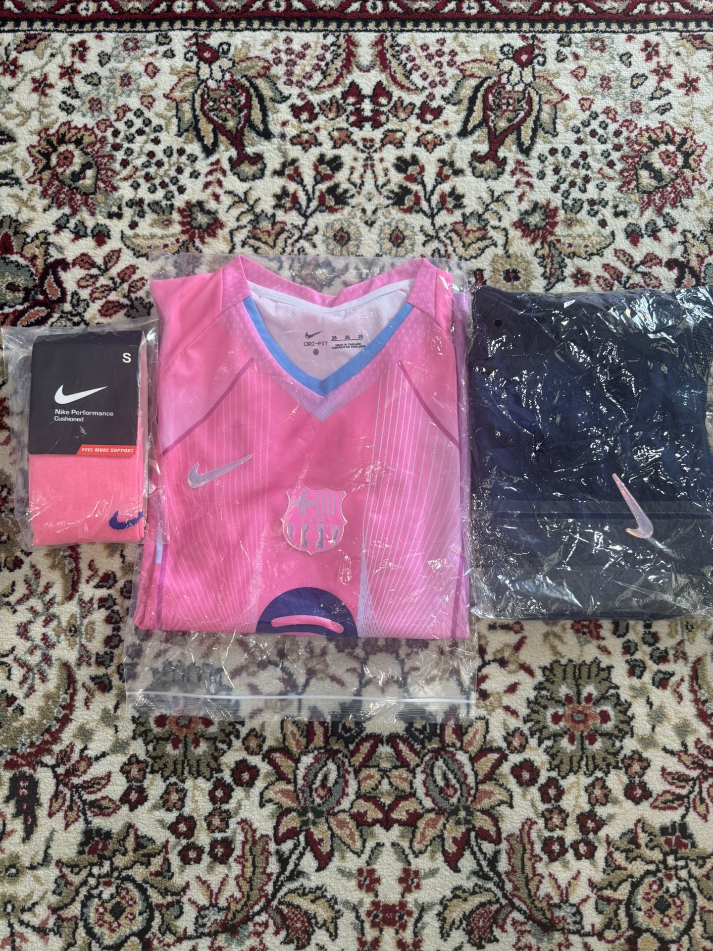 barcelona 25-26 kit brand new with shorts and socks, size: small, player#3 Blade
