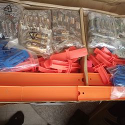 Hotwheels Classroom Kit 40 Cars W/Tracks
