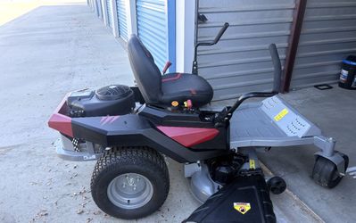 Cruz XD 50 in. 22.0 HP 724cc EXi2200 Series Briggs and Stratton Engine Dual Hydrostatic Drive Gas Zero Turn Mower 
