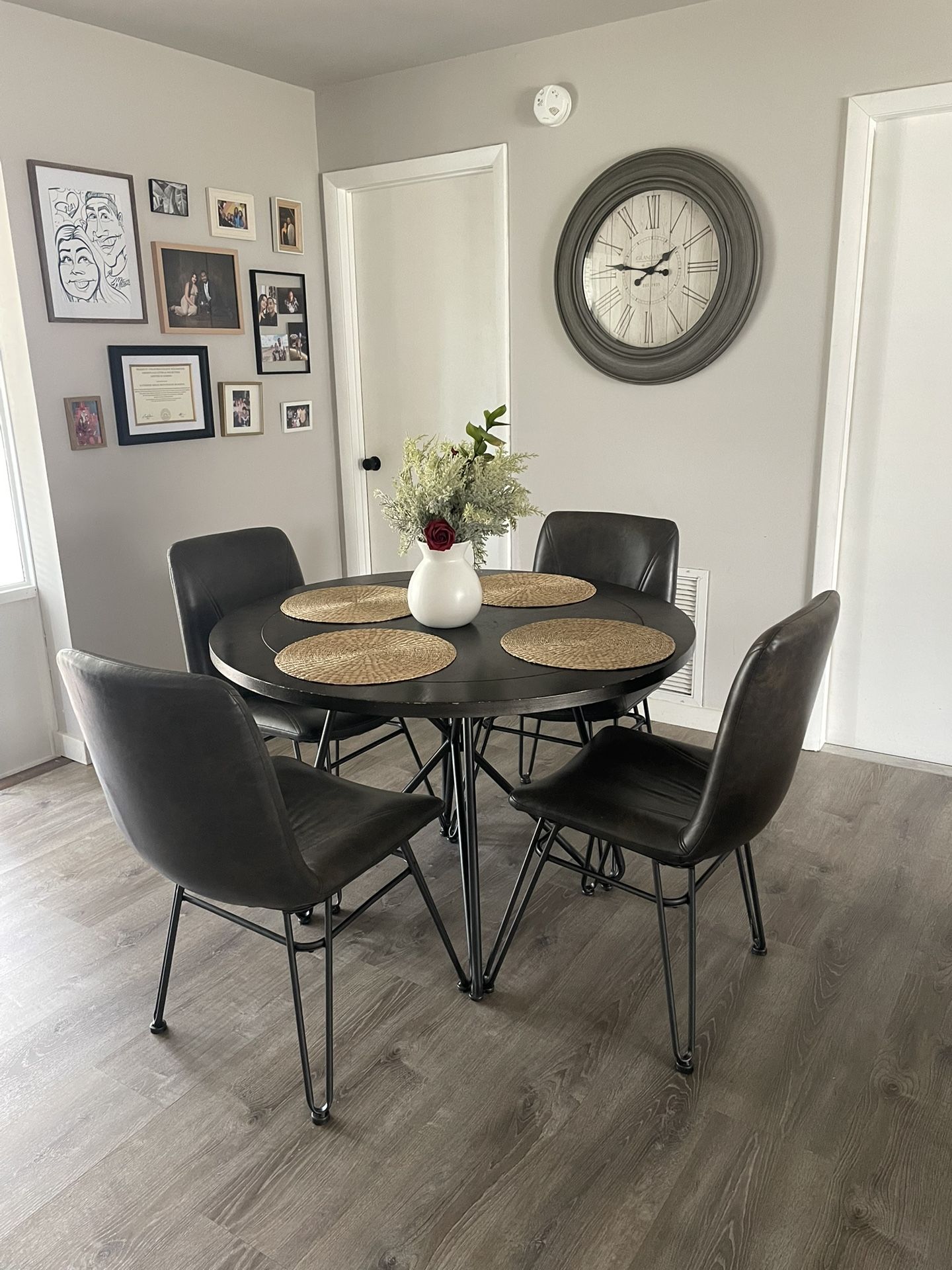 Dinning table With Chairs