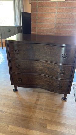 Beautiful 3 drawer chest