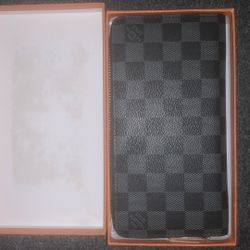 Louis Vuitton small hand wallet (women’s)