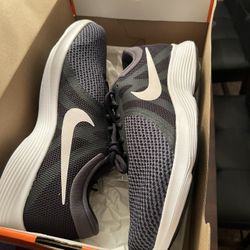 NIKE REVOLUTION 4 (Men Size 13) (4E) US 