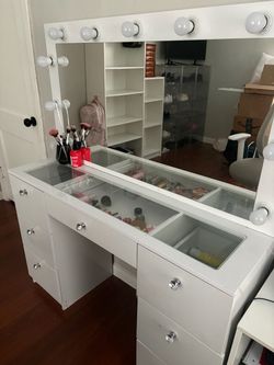 White Hollywood Makeup Vanity with Lighted Mirror