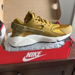 Nike Huarache Bronze Tail 8.5 Women
