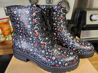 New Size 6 Boots