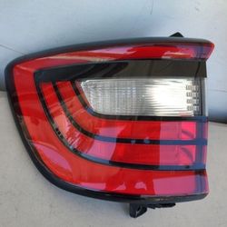 2014-2024 DODGE DURANGO LEFT
TAILAMP TAIL LAMP DRIVER SIDE GENUINE
USED OEM. B2