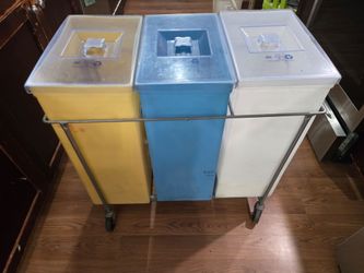 Flour bin 3 comp/yellow,white,blue