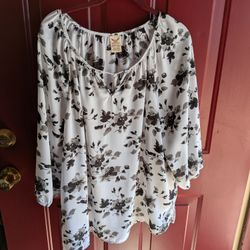 Women's Black And White Floral Top 
