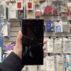 Samsung galaxy s22 Ultra 128gb with store warranty and receipt 