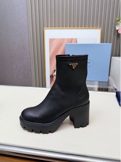 Prada Women’s Boots With Box 2026 New