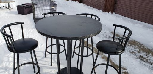 Nice black high top table and chairs