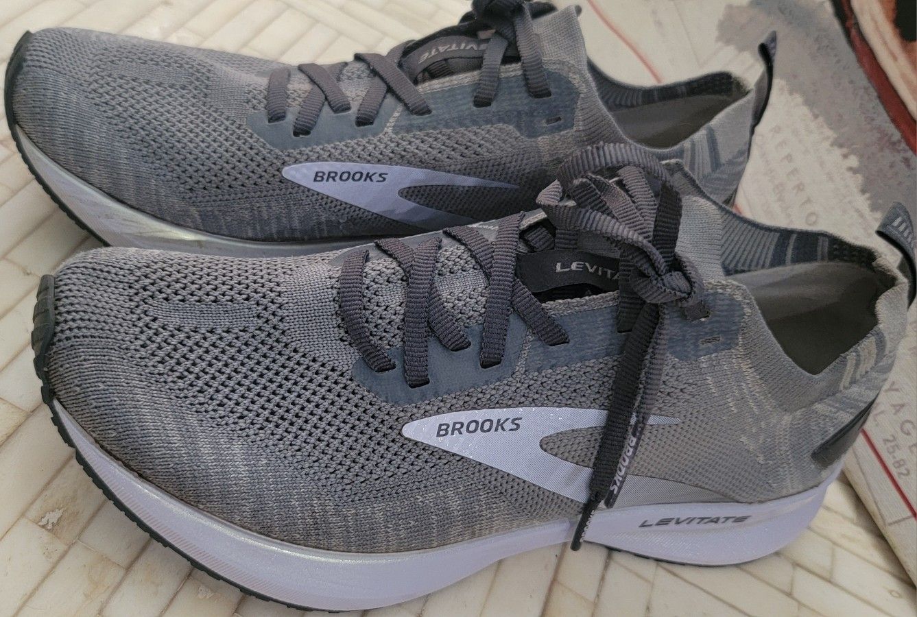 Brooks Levitate 4 Size 8 Women