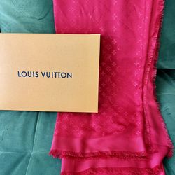New Louis Vuitton Monogram Classic Shawl