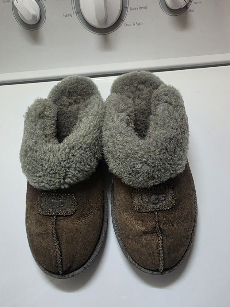 UGG 